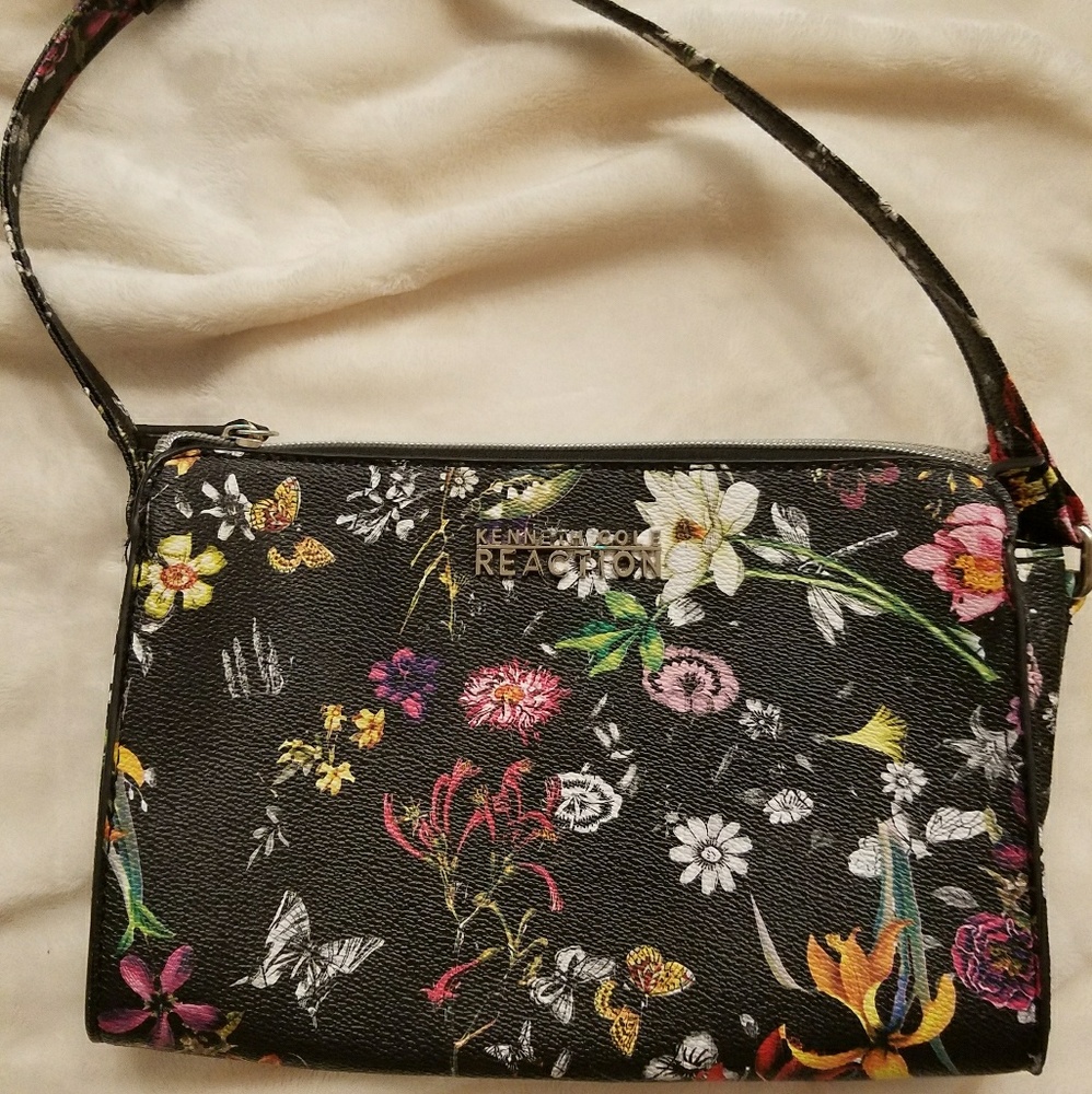 💢GIFTED💢👜Kenneth Cole Reaction Purse